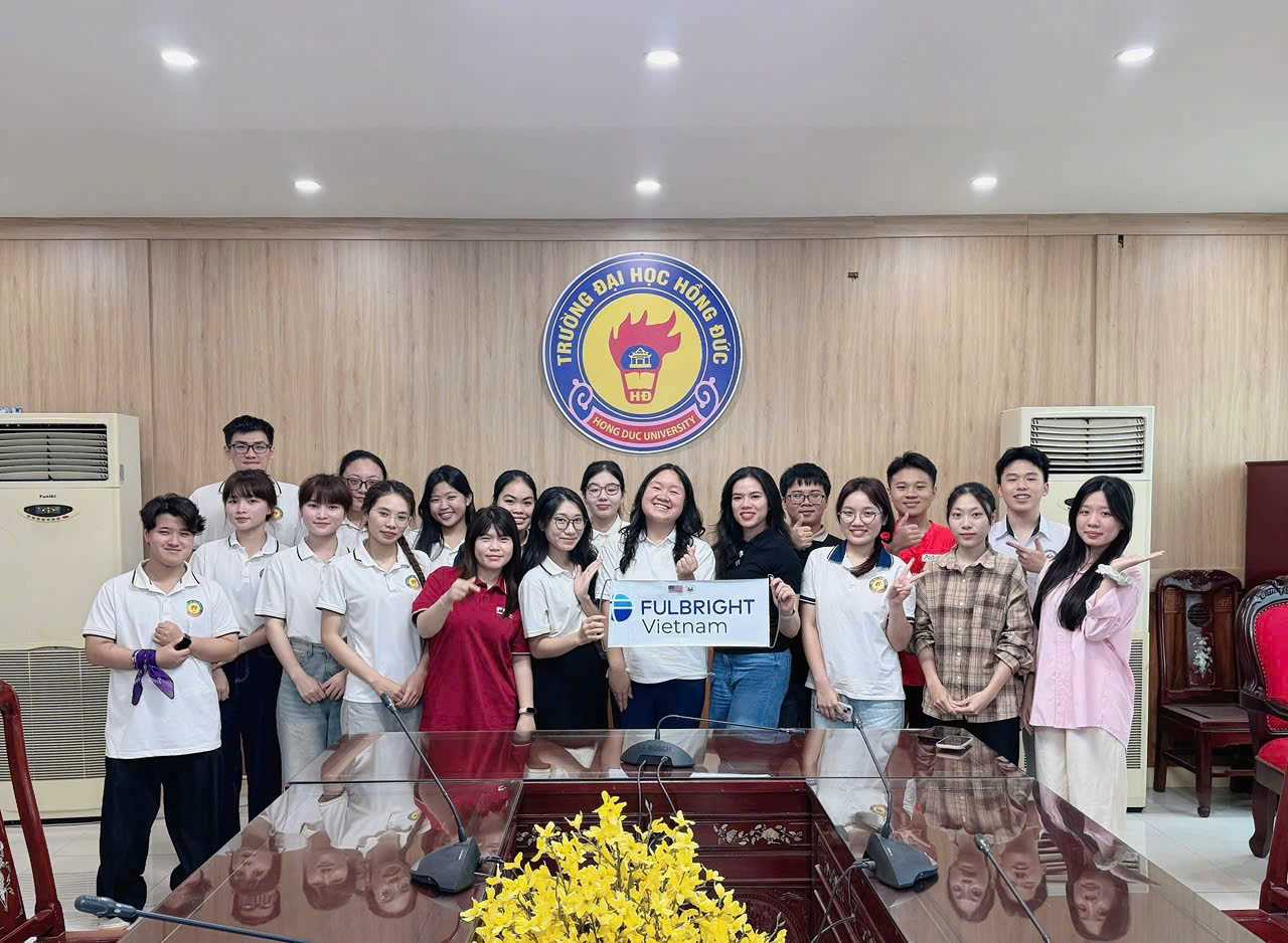 TỎA SÁNG TẠI ENGLISH SPELLING BEE 2026 – SINH VIÊN KHOA NGOẠI NGỮ KHẲNG ĐỊNH BẢN LĨNH